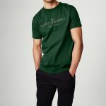 t-shirt-man-a-hanger-front-zoom1-bottle_green-2614.jpg