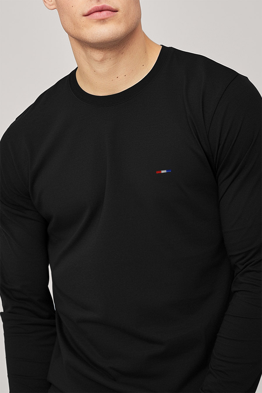 longsleeve-man-a-g16-front-zoom4-black-3135.jpg