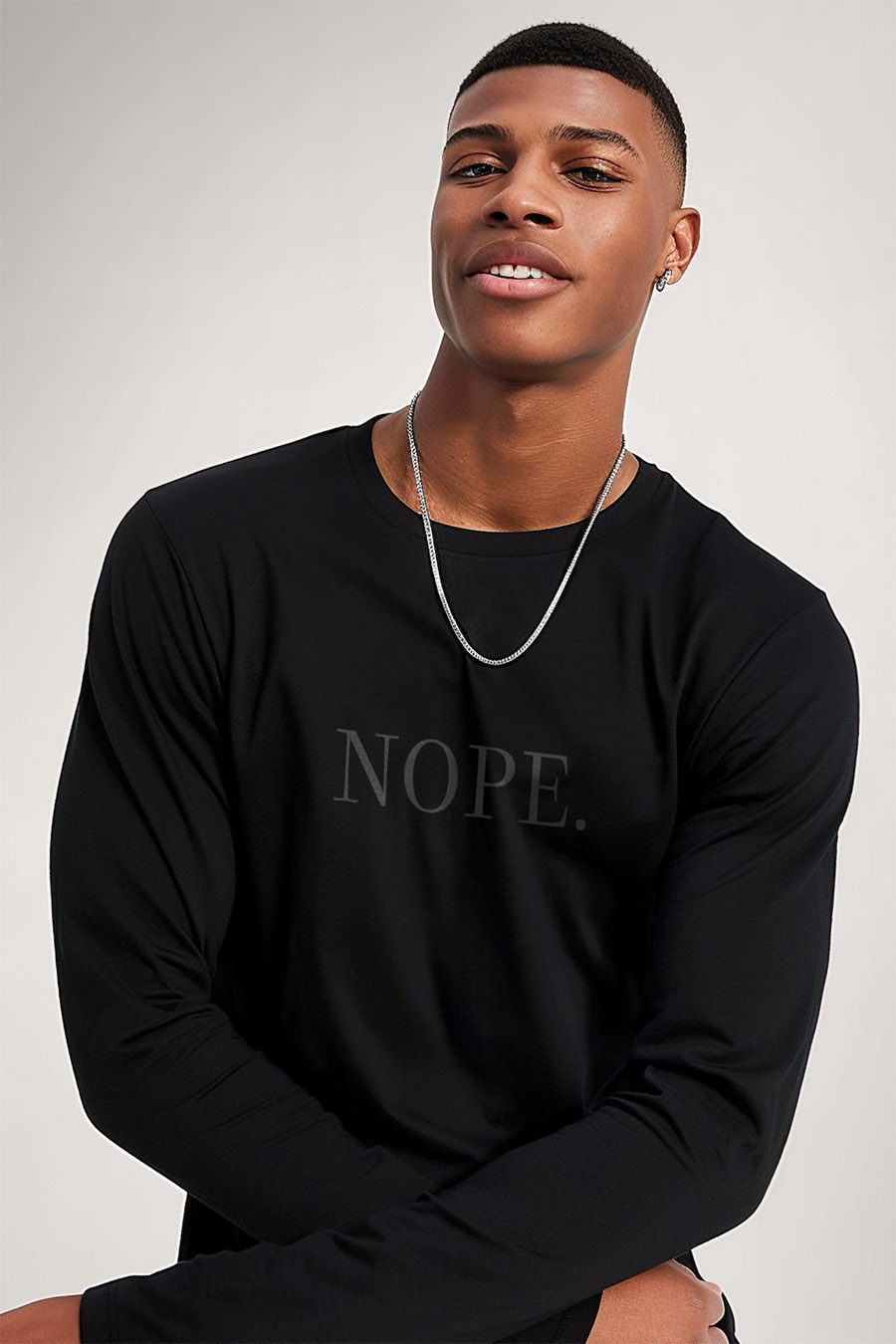 longsleeve-man-a-g19-front-zoom1-black-3147.jpg