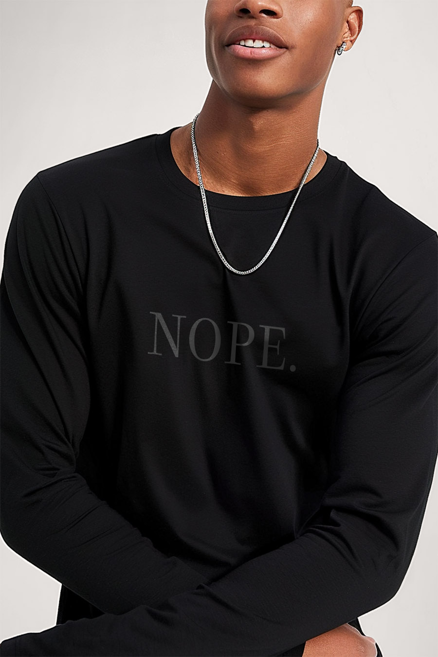longsleeve-man-a-g19-front-zoom3-black-3147.jpg