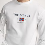 longsleeve-man-a-isolated-front-full-white-3067.jpg