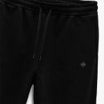 joggers_man_maple_leaf_black_uk