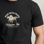 t-shirt-man-a-hanger-front-zoom1-black-5186.jpg