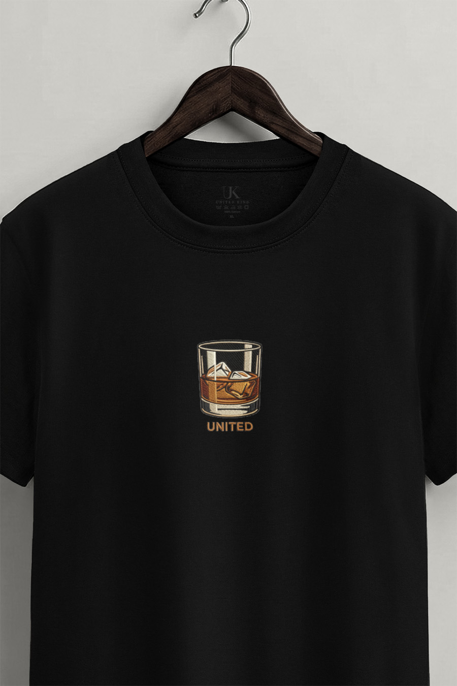 t-shirt-man-a-hanger-front-zoom1-black-5384.jpg