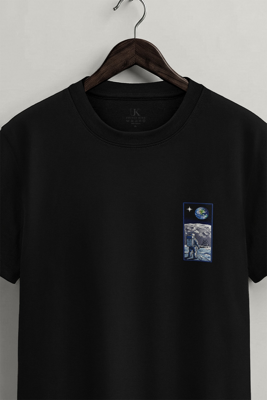 t-shirt-man-a-hanger-front-zoom1-black-5470.jpg