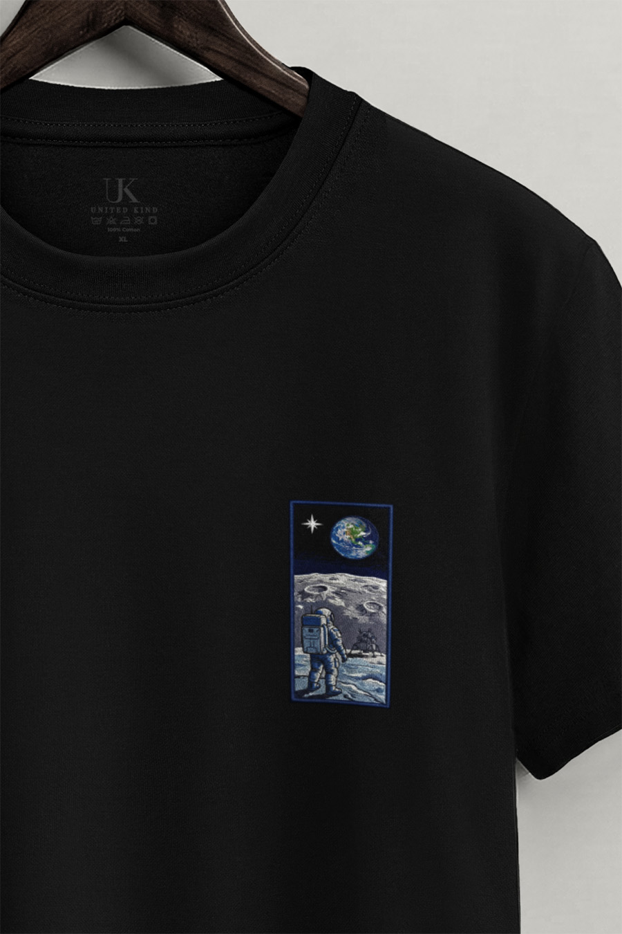 t-shirt-man-a-hanger-front-zoom2-black-5470.jpg