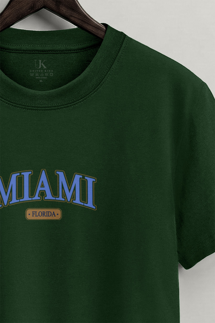 t-shirt-man-a-hanger-front-zoom2-green-5074.jpg