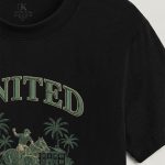 t-shirt-man-a-hanger-front-zoom1-black-5379.jpg