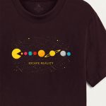 Cosmic Arcade, Casual Μπλούζα T-Shirt σε Μπορντώ Χρώμα