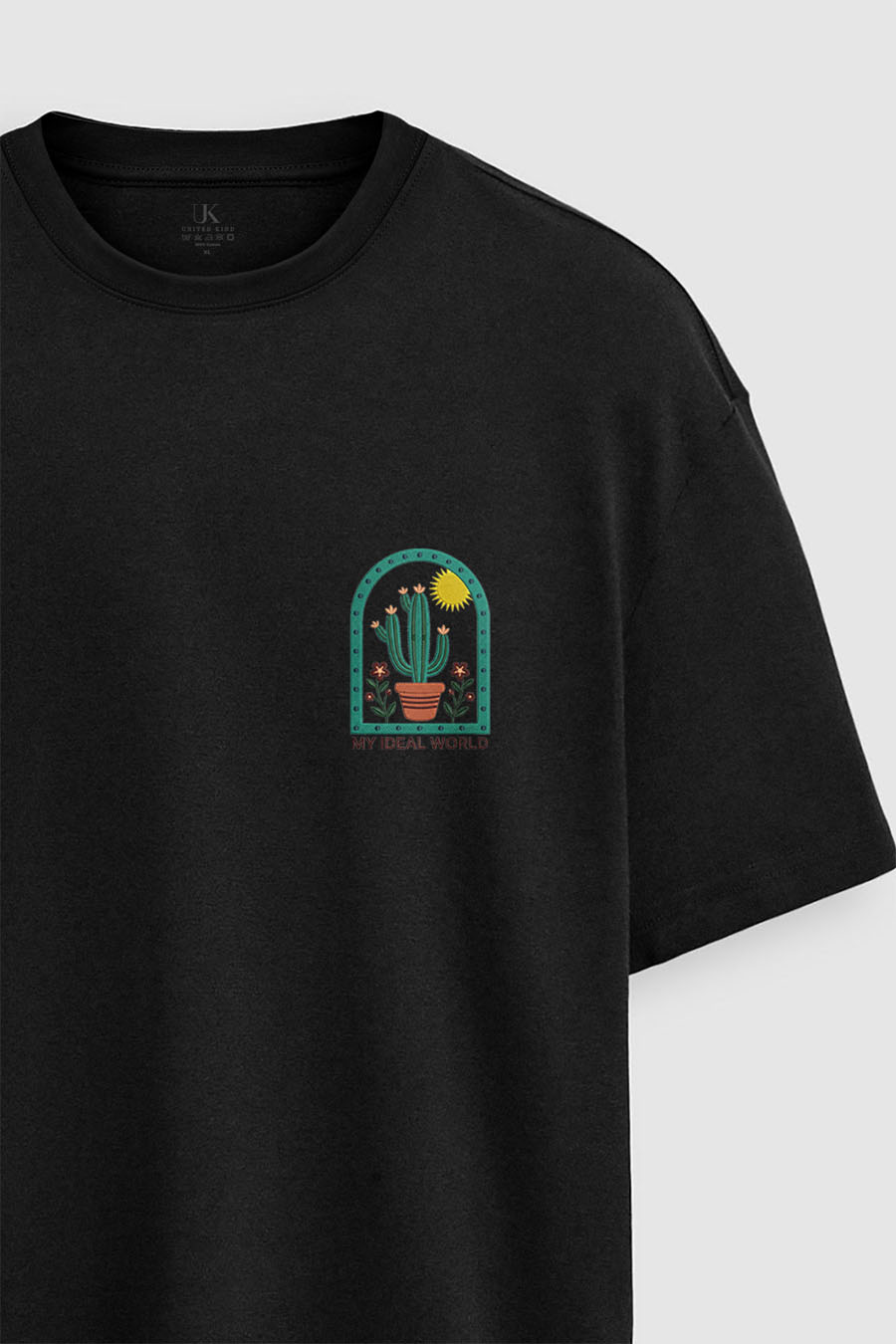 t-shirt-man-a-boxy-front-zoom2-black-5722.jpg