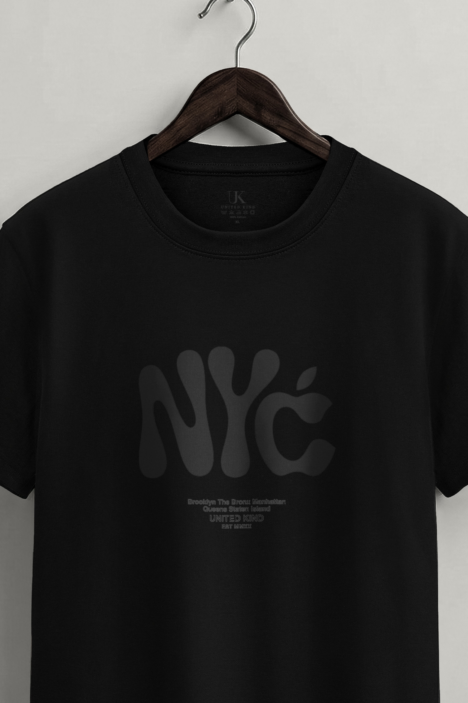 t-shirt-man-a-hanger-front-zoom1-black-5704.jpg