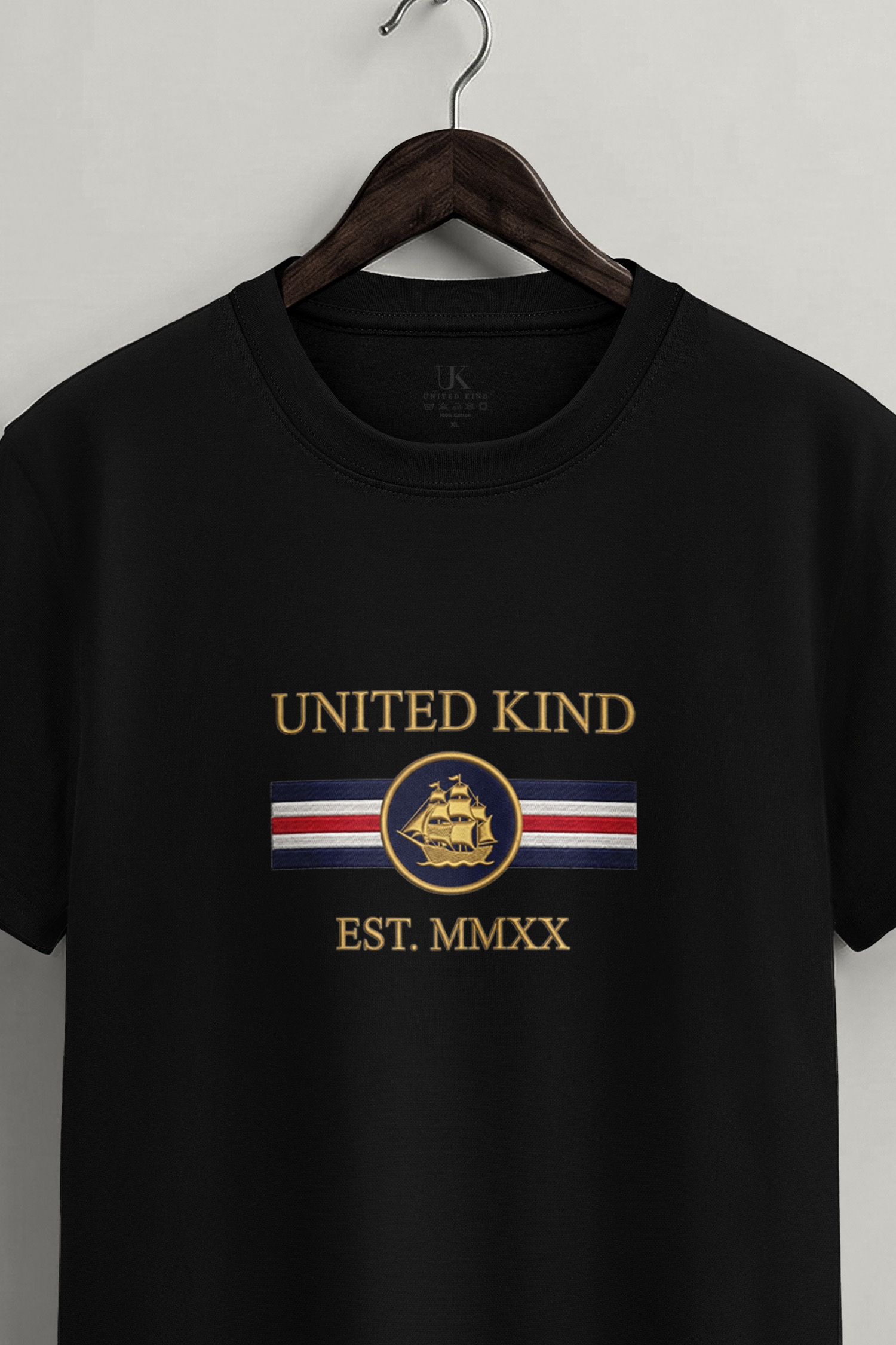t-shirt-man-a-hanger-front-zoom1-black-5727.jpg