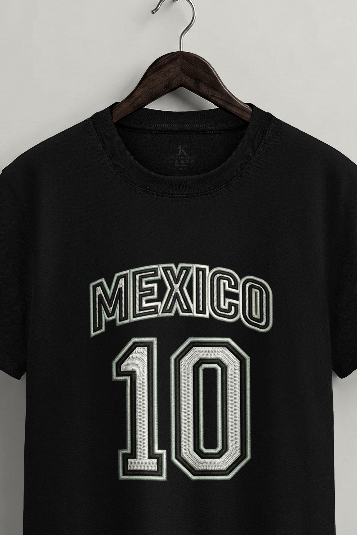 t-shirt-man-a-hanger-front-zoom1-black-5747.jpg