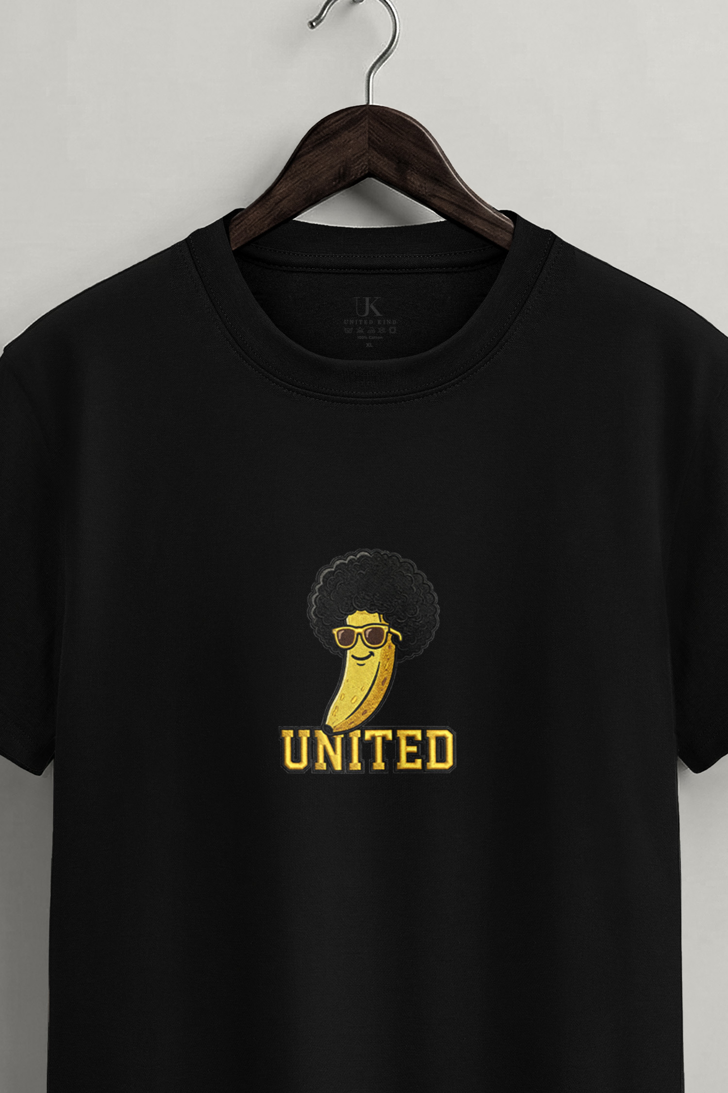 t-shirt-man-a-hanger-front-zoom1-black-5769.jpg