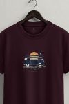 Coastal Camper Van,T-Shirt σε Μπορντώ Χρώμα