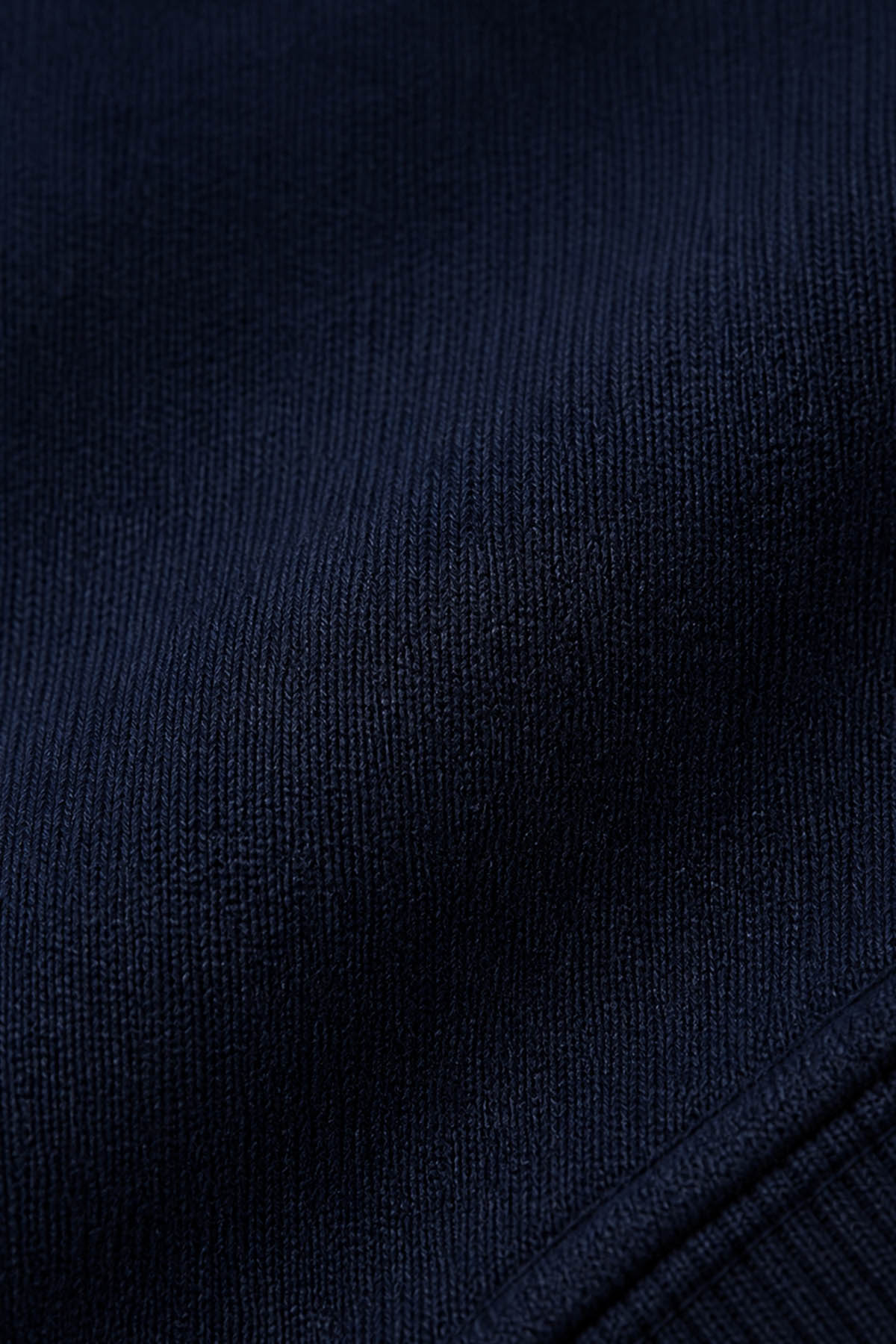 halfzip-man-a-detail-front-zoom-blue-no_stamp-1.jpg