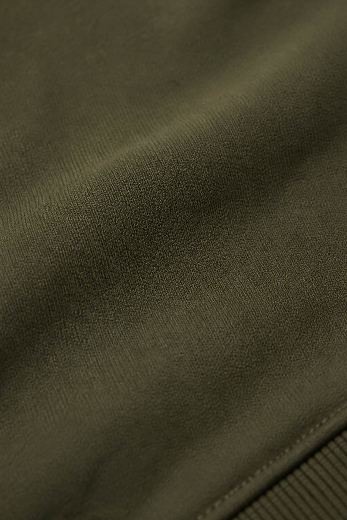 halfzip-man-a-detail-front-zoom-xaki-no_stamp-1.jpg