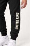 panteloni-jogger-andriko-a-g1-place-1-black-6029.jpg